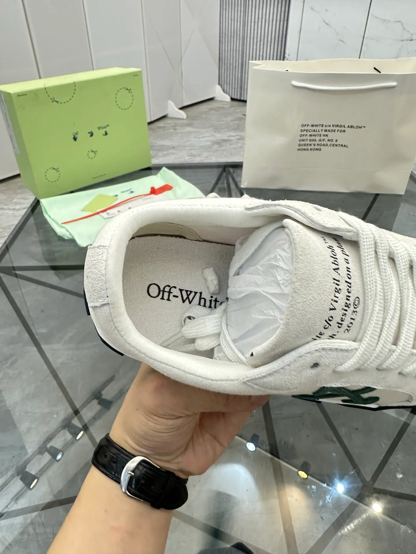 Selling men's shoes 💰: 💰P440¥ Product trademark: OFF WHITE * "OFF WHITE*" low-top casual shoes Regular size: 35-45 (can be customized to 46) Couple style Product materials: imported nubuck leather upper spliced ​​with original fabric, breathable lining, original outsole. No.: H203